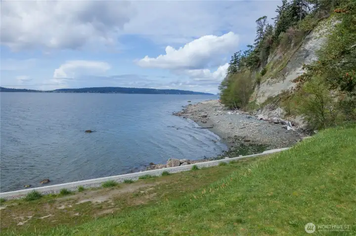 beach stroll to your heart's content