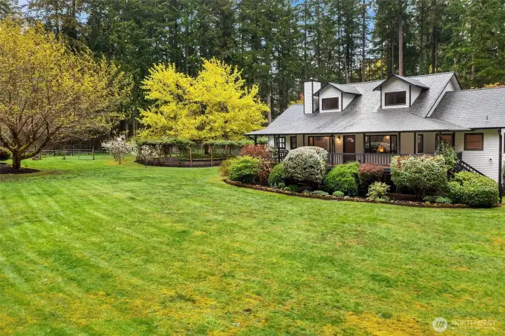 Rosebriar Farm on Vashon Island – Discover serenity and privacy within these 6+ gated acres set in a prime mid-island location.