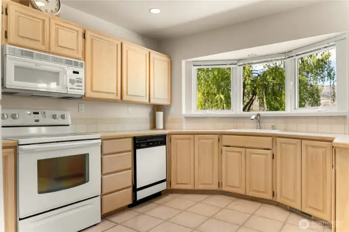 Kitchen overlooking lakefront