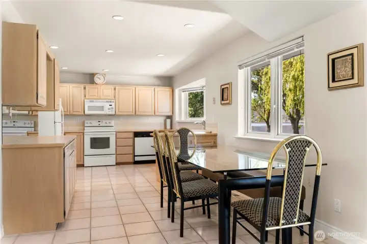Eating area off kitchen overlooking Lake