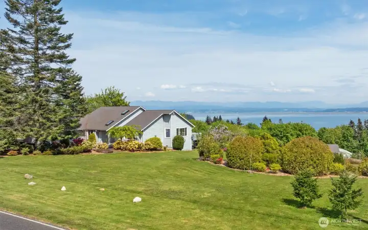 Park-like grounds with views over Port Susan Bay and The Cascade Range!