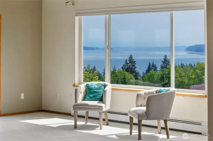 This area is perfect for casual dining and relaxing while enjoying the spectacular views!
