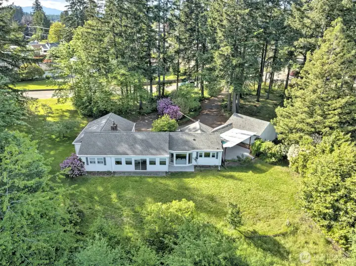 Lovely home on 1.37 acres! Lovely home on 1.37 acres!