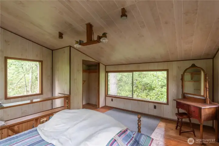 Upstairs one bedroom.
