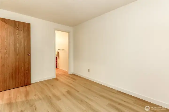 Bathroom entry from both bedroom & hallway Bathroom entry from both bedroom & hallway