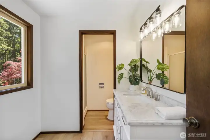 Primary En-Suite Primary En-Suite