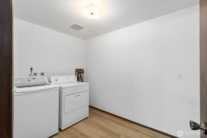 Conveniently located laundry room Conveniently located laundry room