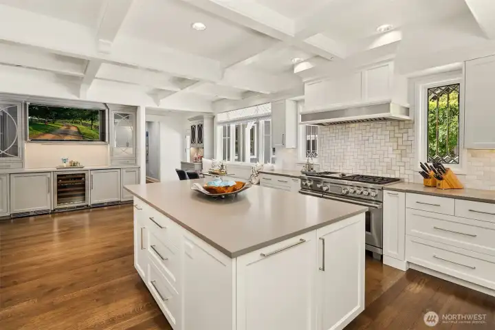 Stunning light filled kitchen completely remodeled in 2020. Stunning light filled kitchen completely remodeled in 2020.