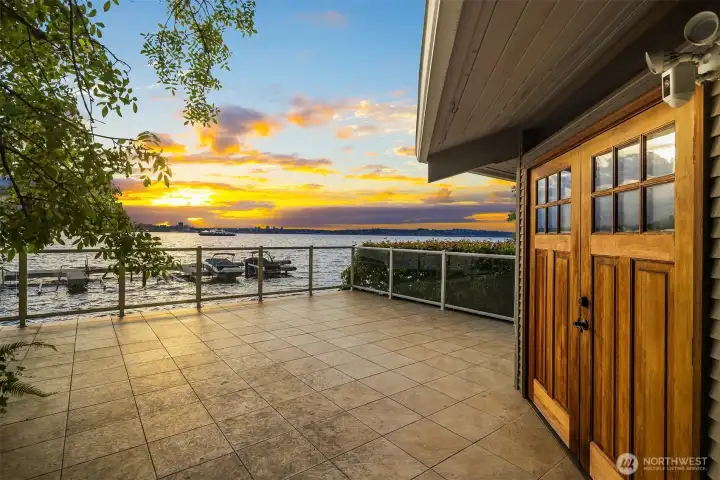 A truly rare and exceptional lifestyle feature, this property enjoys exclusive access to a private, shared 129-foot Lake Washington waterfront oasis. Perfect for the ultimate Pacific Northwest summers, the community grounds boast an expansive dock with moorage and boat lift, a level lakeside lawn, and a large patio for unforgettable waterfront gatherings. The cabana has a kitchen for your beachside entertaining needs. A truly rare and exceptional lifestyle feature, this property enjoys exclusive access to a private, shared 129-foot Lake Washington waterfront oasis. Perfect for the ultimate Pacific Northwest summers, the community grounds boast an expansive dock with moorage and boat lift, a level lakeside lawn, and a large patio for unforgettable waterfront gatherings. The cabana has a kitchen for your beachside entertaining needs.