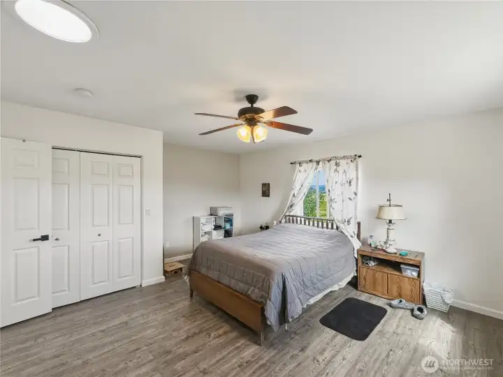 Upstairs larger bedroom Upstairs larger bedroom