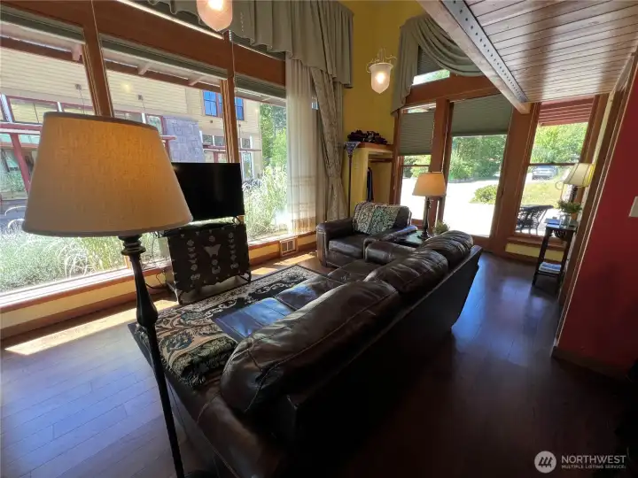 The Lieutenant Suite