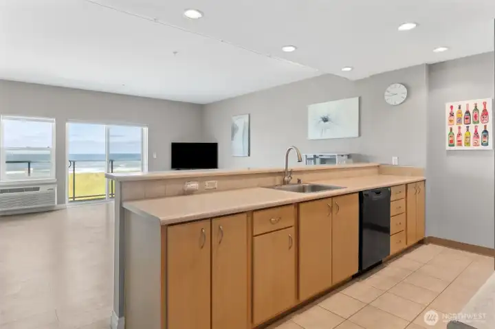 Look at this huge kitchen. Look at this huge kitchen.