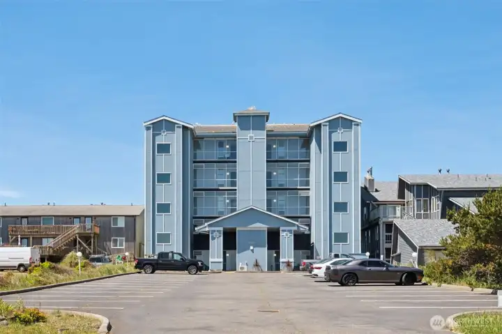 Extra large area for plenty of parking. Extra large area for plenty of parking.