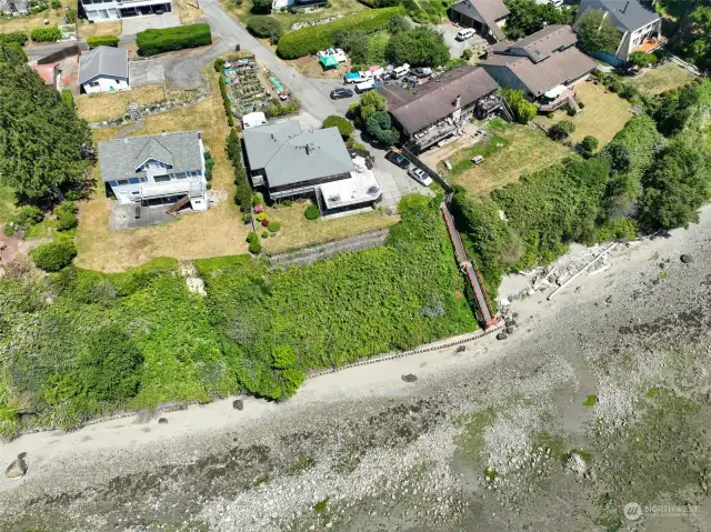 You can see the bluff and the community stairs to the beach..which you'll enjoy every bit of beachfront living.