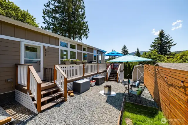 The Party is at YOUR HOUSE ! Take those kayaks down to your private parks' dock ! Sit around and tell fishing stories...make s'mores. Beautiful deck runs around the home to the lake patio.