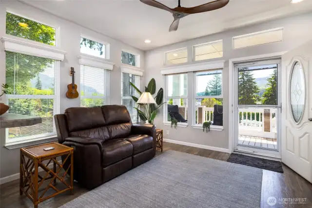 Nature all around. Lot's of light and cheer in this pristine home !