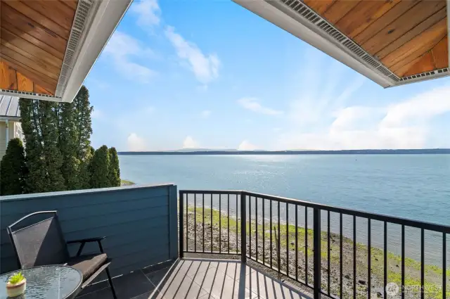 small deck off main bedroom to view sunsets