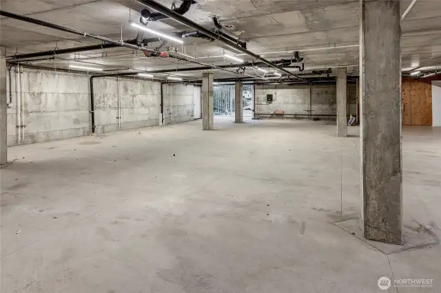 Garage with 1 dedicated space