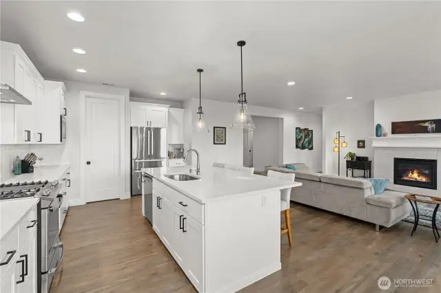 Host in style with this open-concept kitchen, where modern finishes meet everyday functionality.