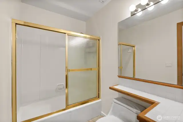 Ensuite for upstairs Primary.