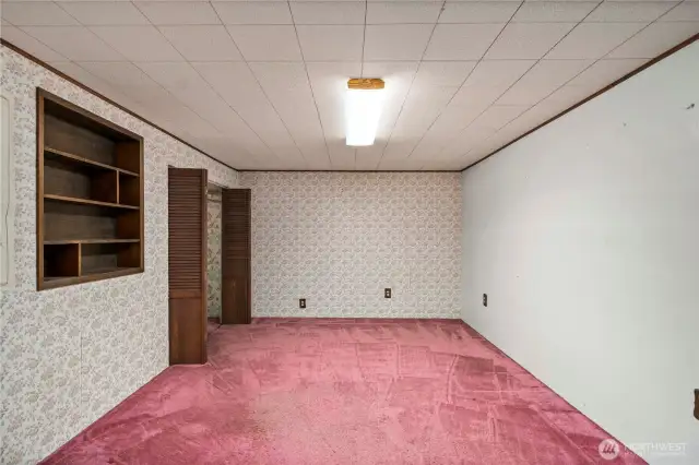 Enter closet and see next photos for kitchenette