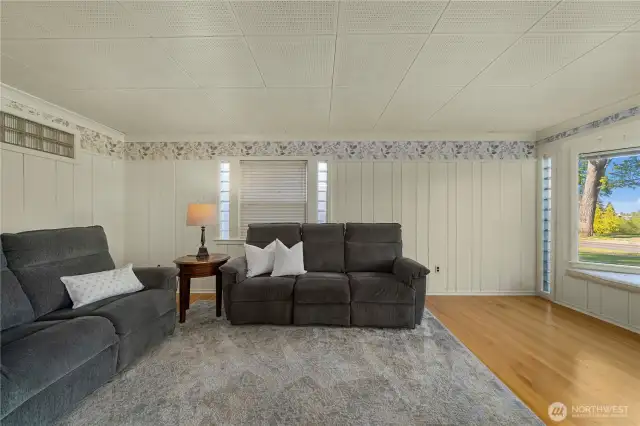 Bonus / Den just off of the main living room is a great space for an office or extra play room etc.