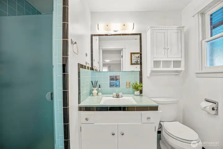 Junior suite bathroom perfect for those that still appreciate the MCM style. This bath has been well preserved and is just adorable!
