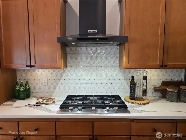 Modern elegance with a touch of bling - love that backsplash