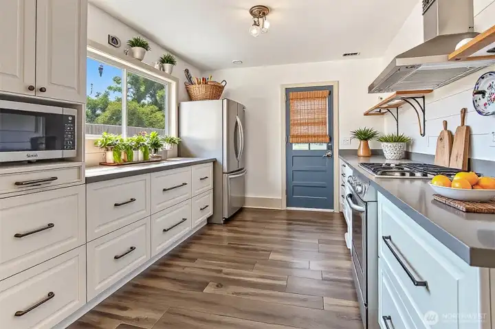 Kitchen - virtually staged