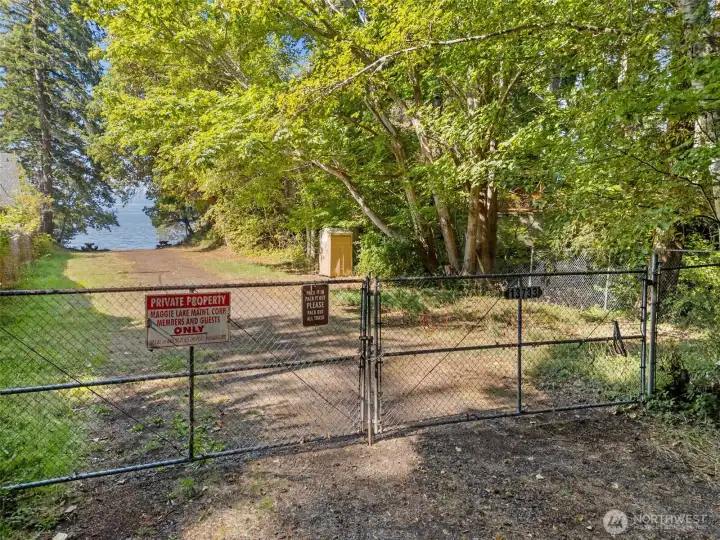Saltwater more your thing? Enjoy the private boat launch and beach. Wuick drive and you'll enjoy all HOOD CANAL has to offer.