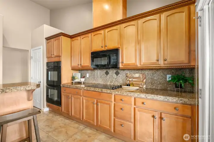 A double oven and ample counter space for maximum entertaining potential!
