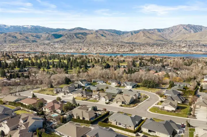 Aerial Photo of the neighborhood and views!