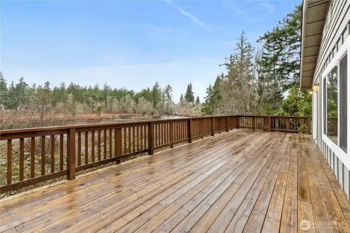 Huge deck overlooking the seasonal lake