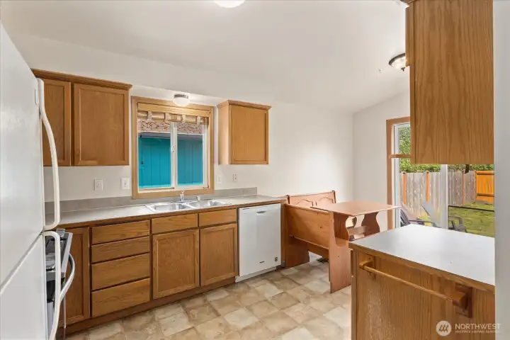 Bright kitchen with open sightlines, perfect for entertaining and everyday living