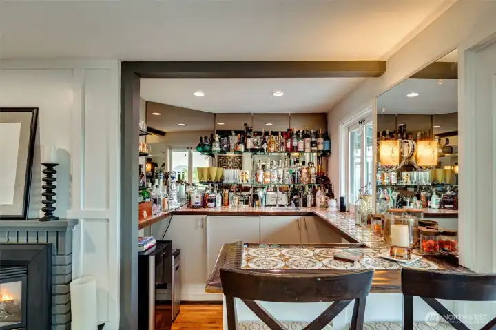 Wetbar in billiards room