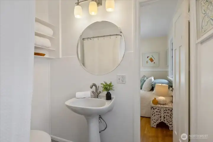 Pedestal sink