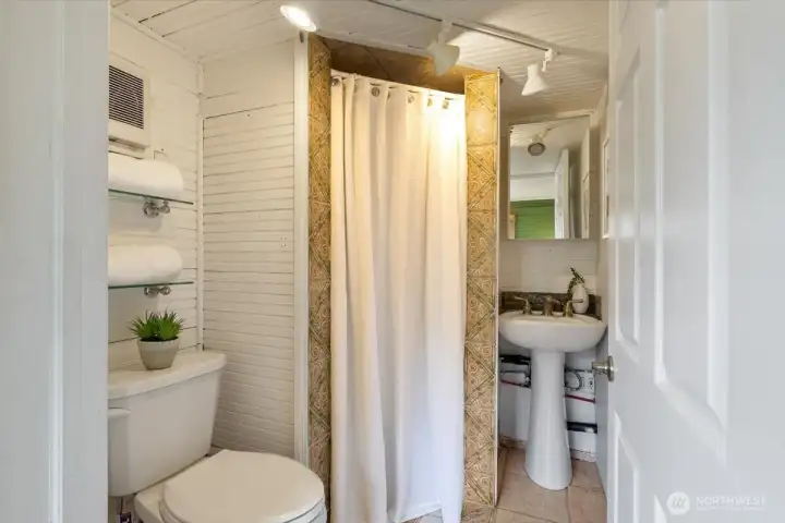 3/4 studio bathroom.