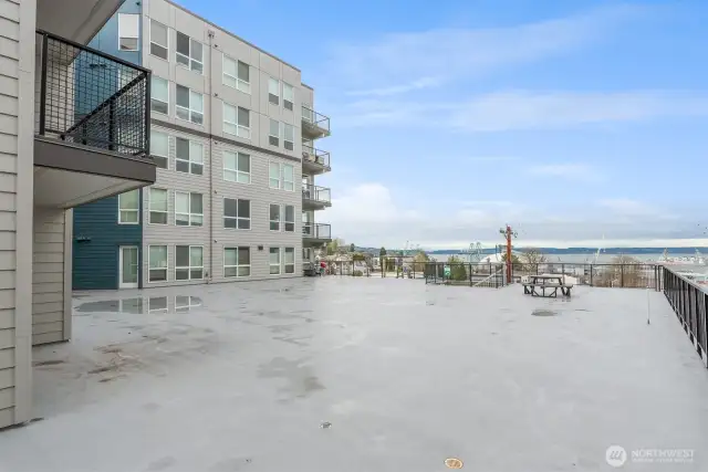 Great area to move around! You're not just limited to a no deck condo ! Room to roam!
