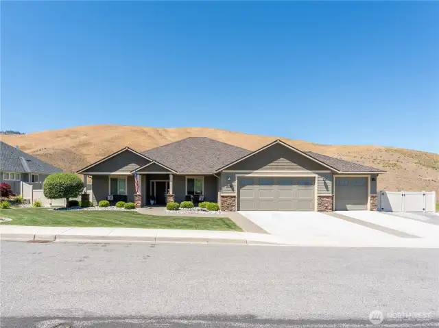 Charming Curb Appeal – Beautifully maintained home in the desirable Broadview Subdivision of Wenatchee.