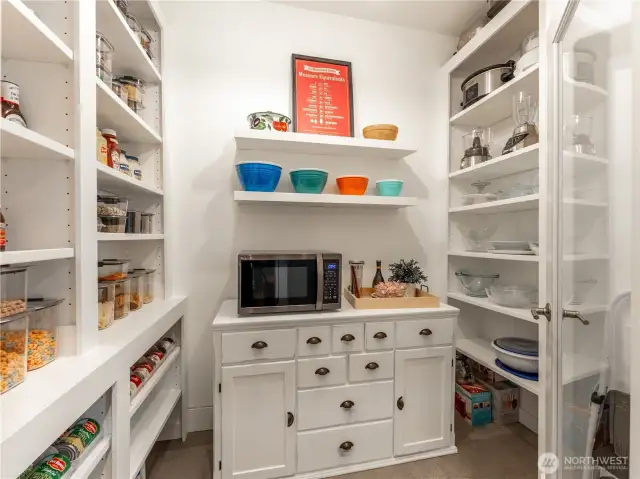 Walk-In Pantry – Plenty of storage space for all your kitchen essentials.