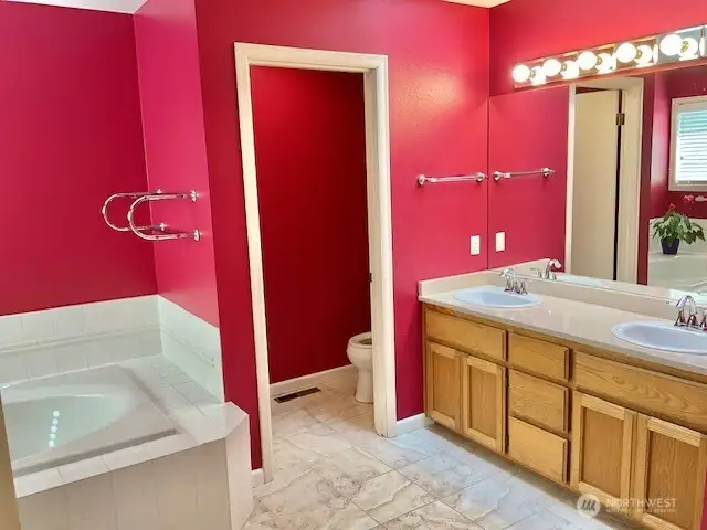 En-Suite Bathroom.