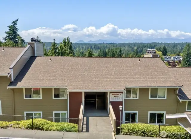 Spectacular views! 2BR 2BA condo offers everything