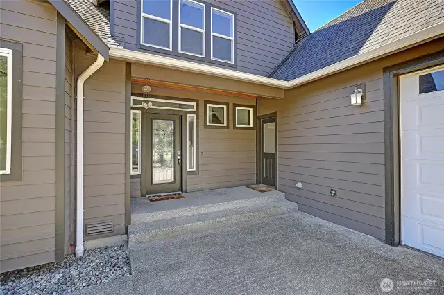 entrance of home w/side door to laundry/mud room