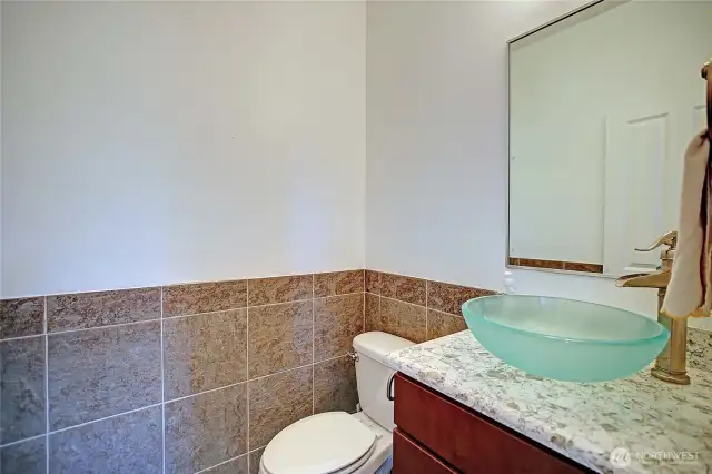 main Level 1/2 bathroom