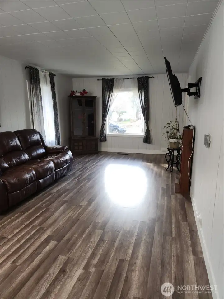 View looking from dining area to livingroom