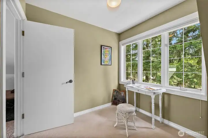 Bonus Room with Fabulous Light