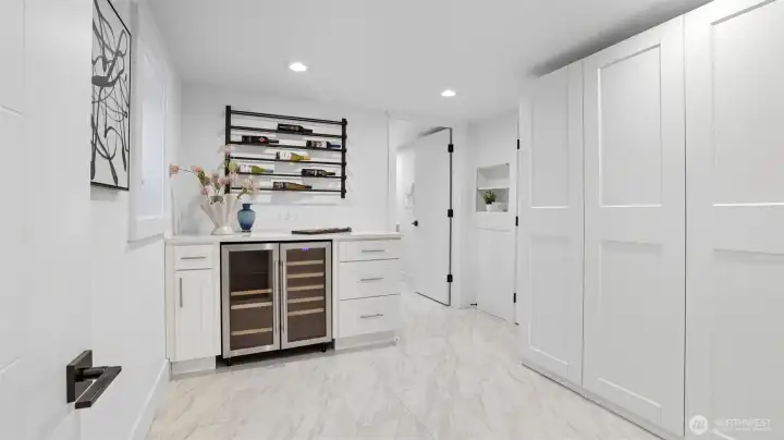 Versatile space currently used as a wine room and would be a great space for office, hobby room, and more! Endless potential!