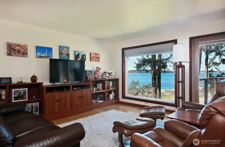 Custom cherry built-ins. The entire home was taken down to the studs in 2015 and completely remodeled by 2017 with new electric, plumbing, windows, roof....everything except the original wood floors which were refinished.