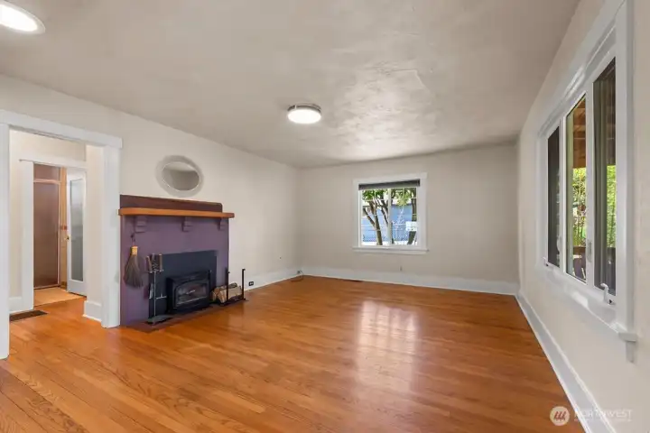 Living Room/Fireplace
