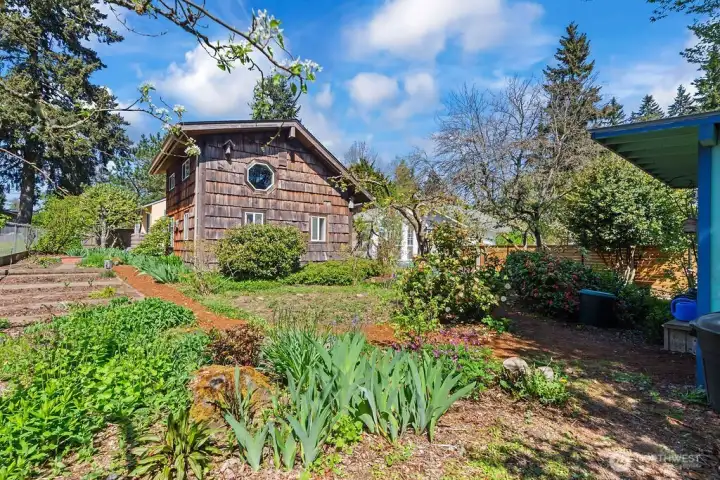 Garden, Fruit Trees, Vegetables, Flowers